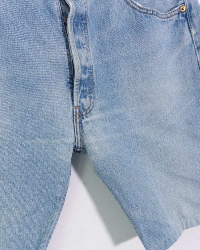 Vaquero corto Levis vintage 00s azul claro W38 - Imagen 3