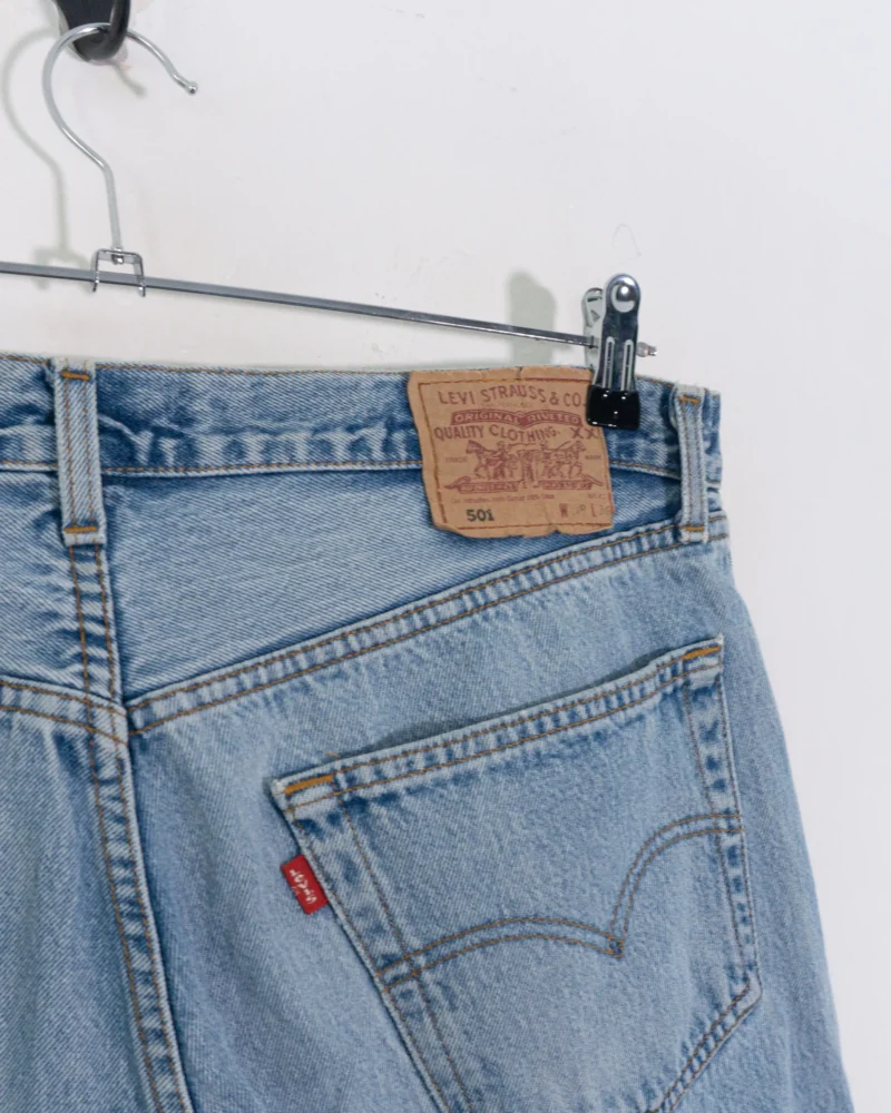 Vaquero corto Levis vintage 00s azul claro W38 - Imagen 4