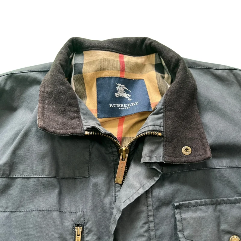 Chaqueta Burberrys vintage 00s azul marino 50 - Imagen 3 - Lacaie Vintage