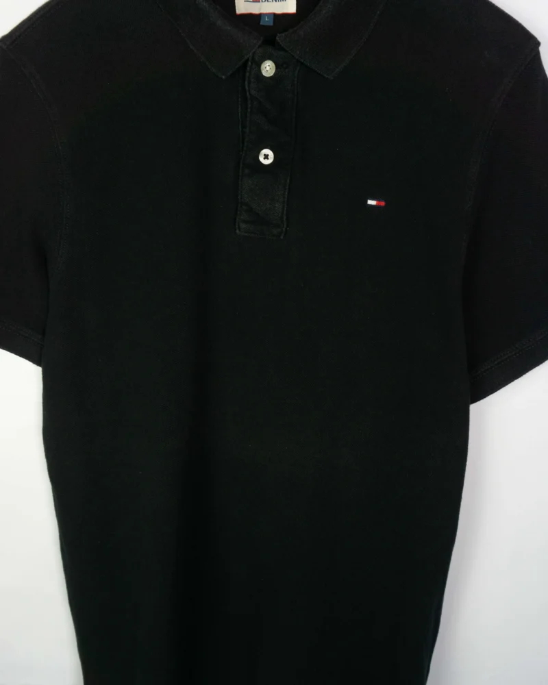 Polo Hilfiger Denim negro M - Imagen 2 - Lacaie Vintage