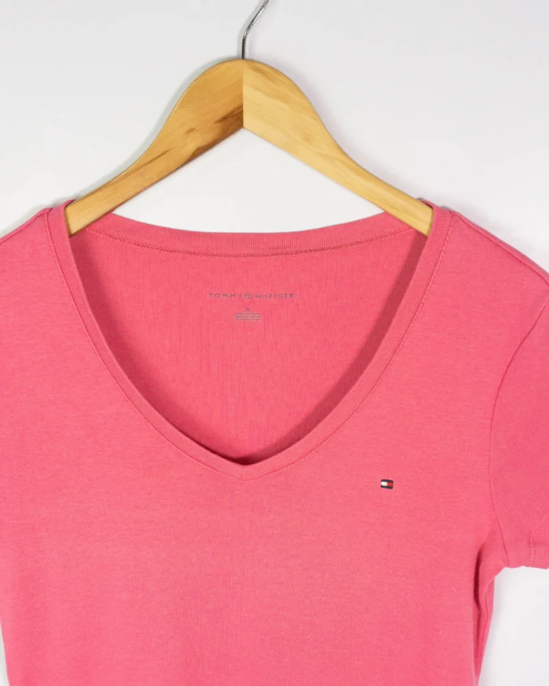 Camiseta Tommy Hilfiger rosa M - Imagen 2 - Lacaie Vintage