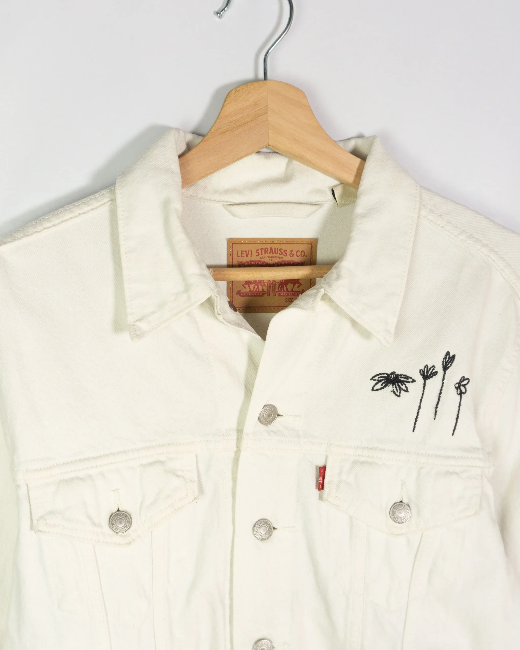 Chaqueta vaquera mujer Levis blanca M - Lacaie Vintage Chaqueta vaquera mujer Levis blanca M - Imagen 2 - Lacaie Vintage