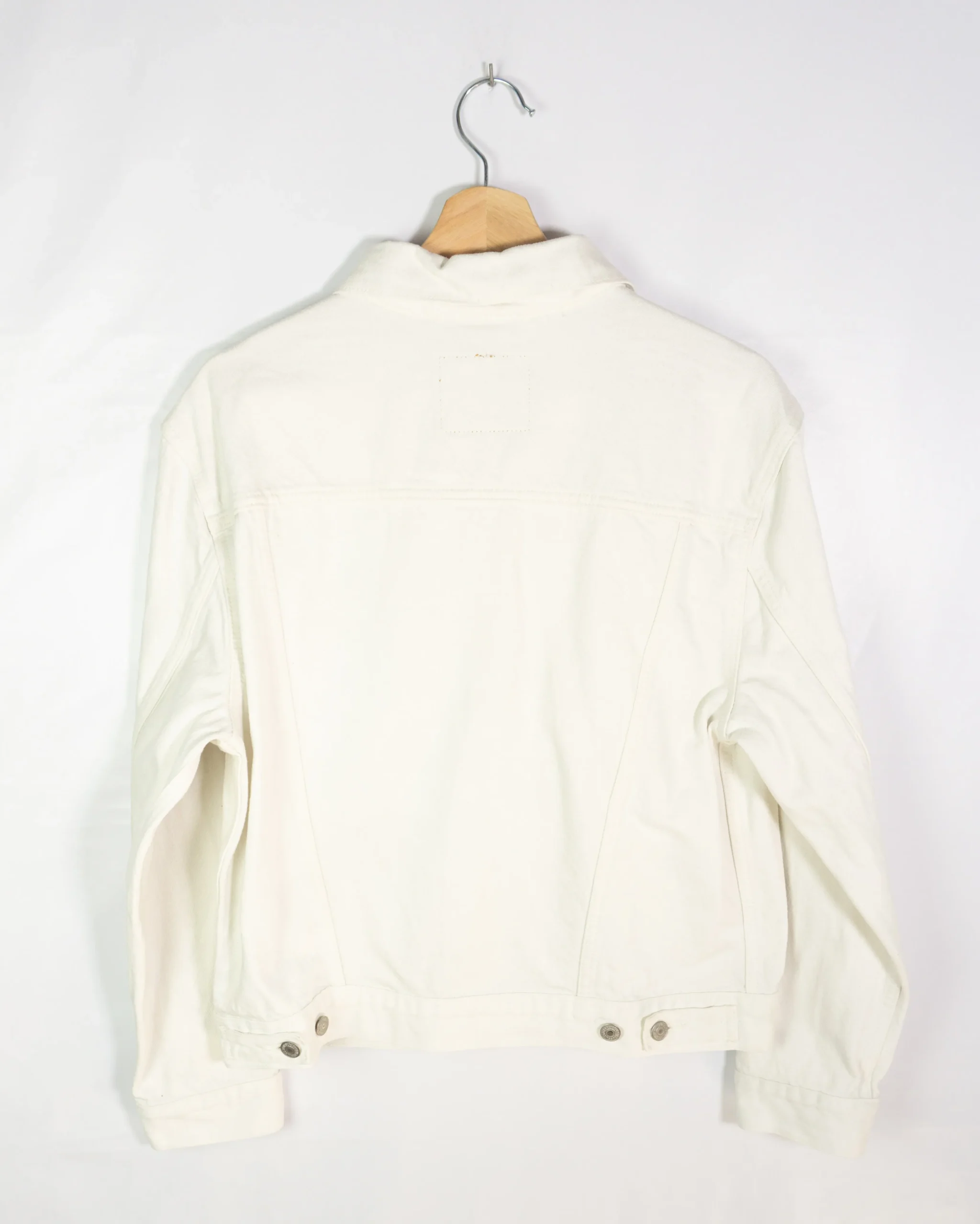 Chaqueta vaquera mujer Levis blanca M - Lacaie Vintage Chaqueta vaquera mujer Levis blanca M - Imagen 3 - Lacaie Vintage
