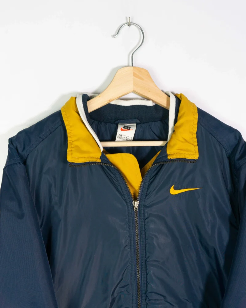 Abrigo acolchado Nike vintage 90s azul marino S - Imagen 2 - Lacaie Vintage