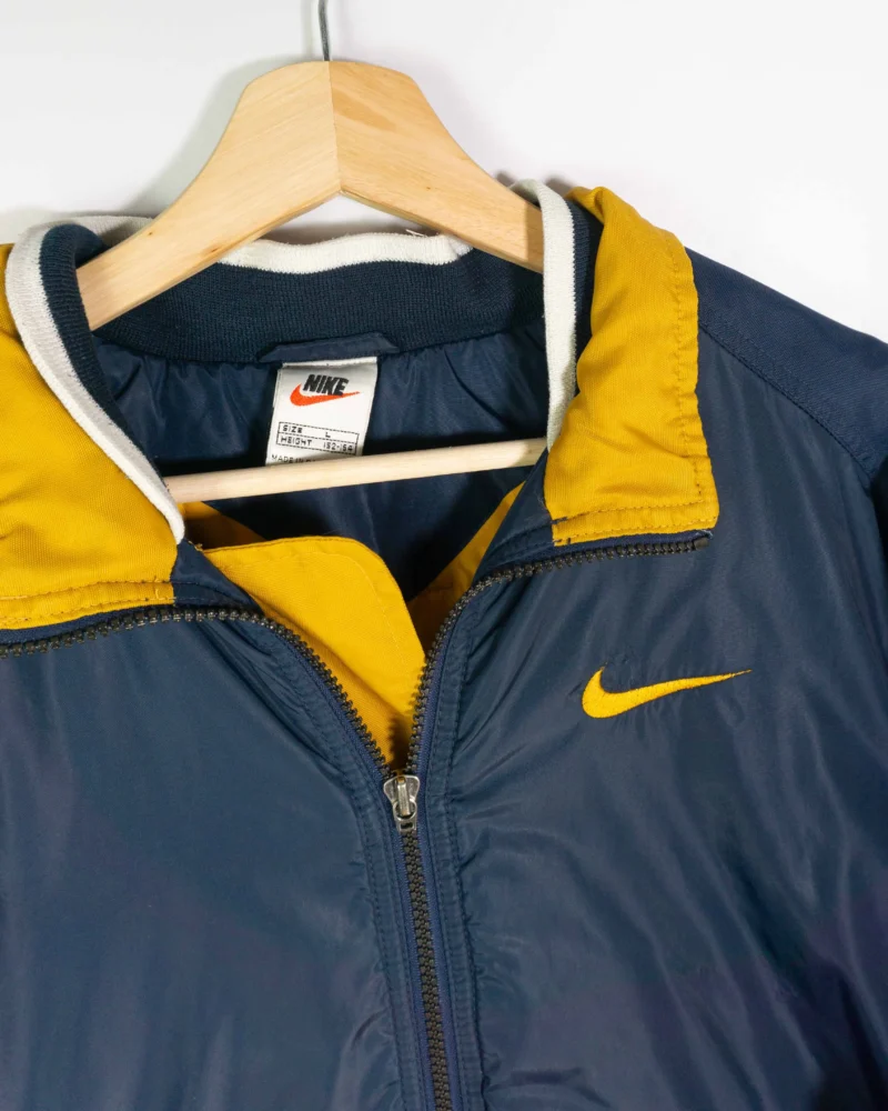 Abrigo acolchado Nike vintage 90s azul marino S - Imagen 3 - Lacaie Vintage