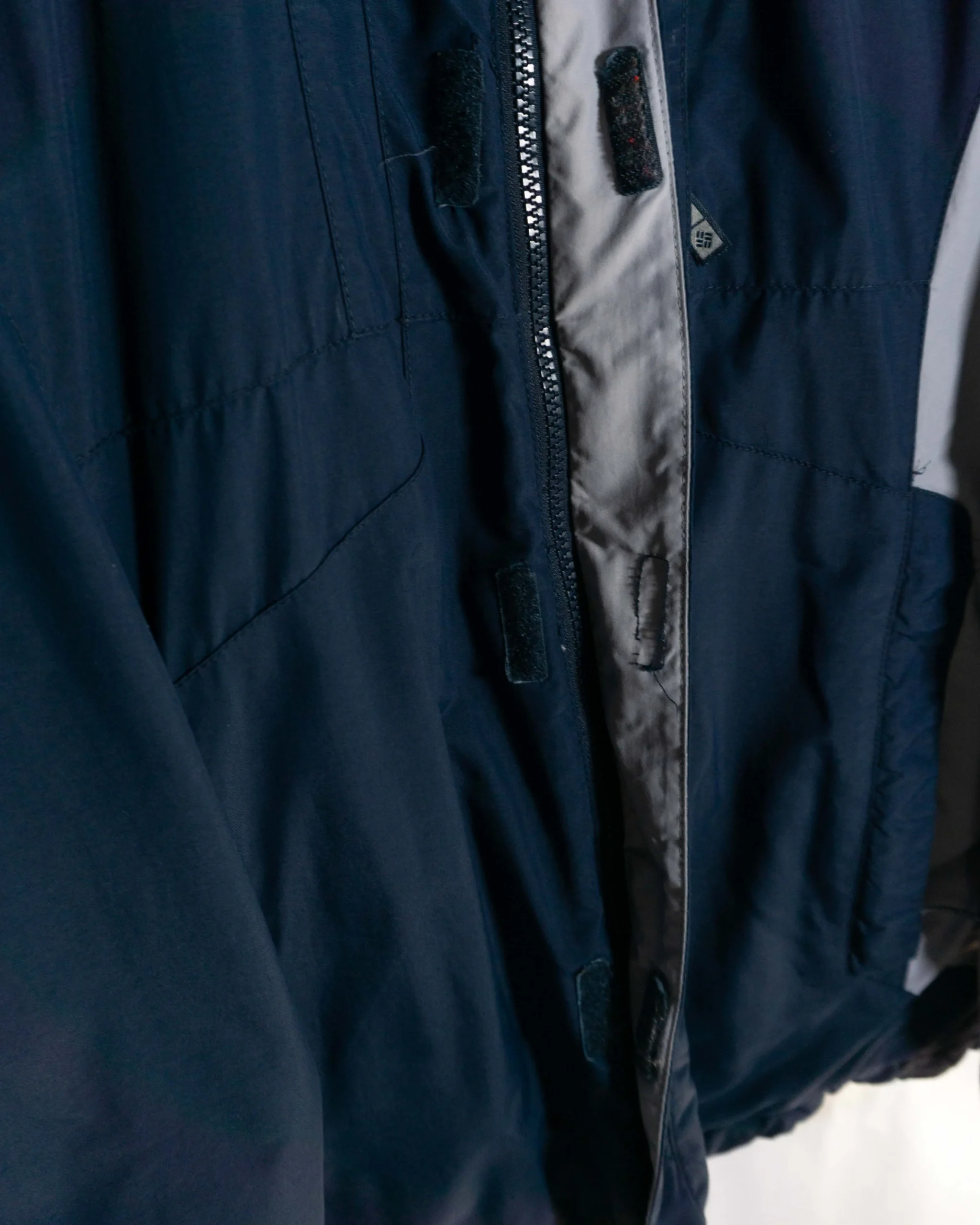 Abrigo Columbia vintage 00s azul marino/gris M - Lacaie Vintage Abrigo Columbia vintage 00s azul marino/gris M - Imagen 10 - Lacaie Vintage