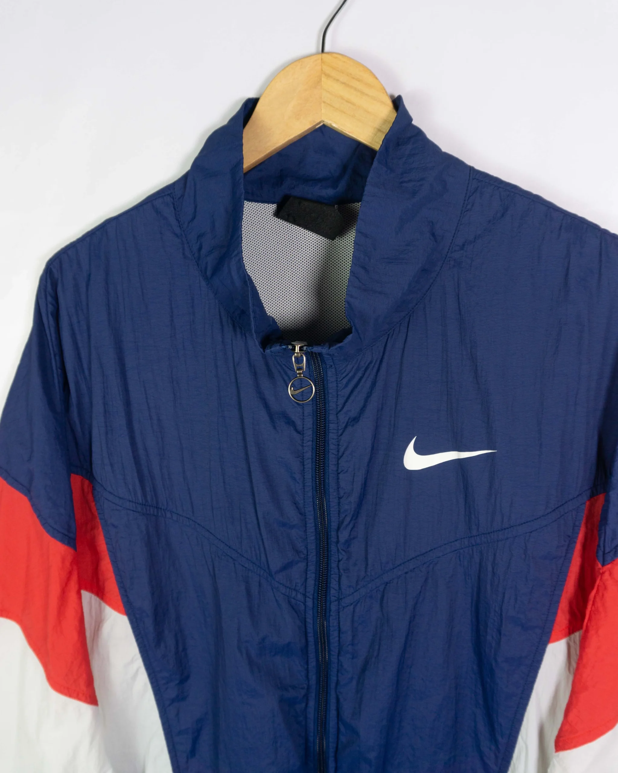Chaqueta cortavientos Nike azul marino/blanco/rojo M - Lacaie Vintage Chaqueta cortavientos Nike azul marino/blanco/rojo M - Imagen 2