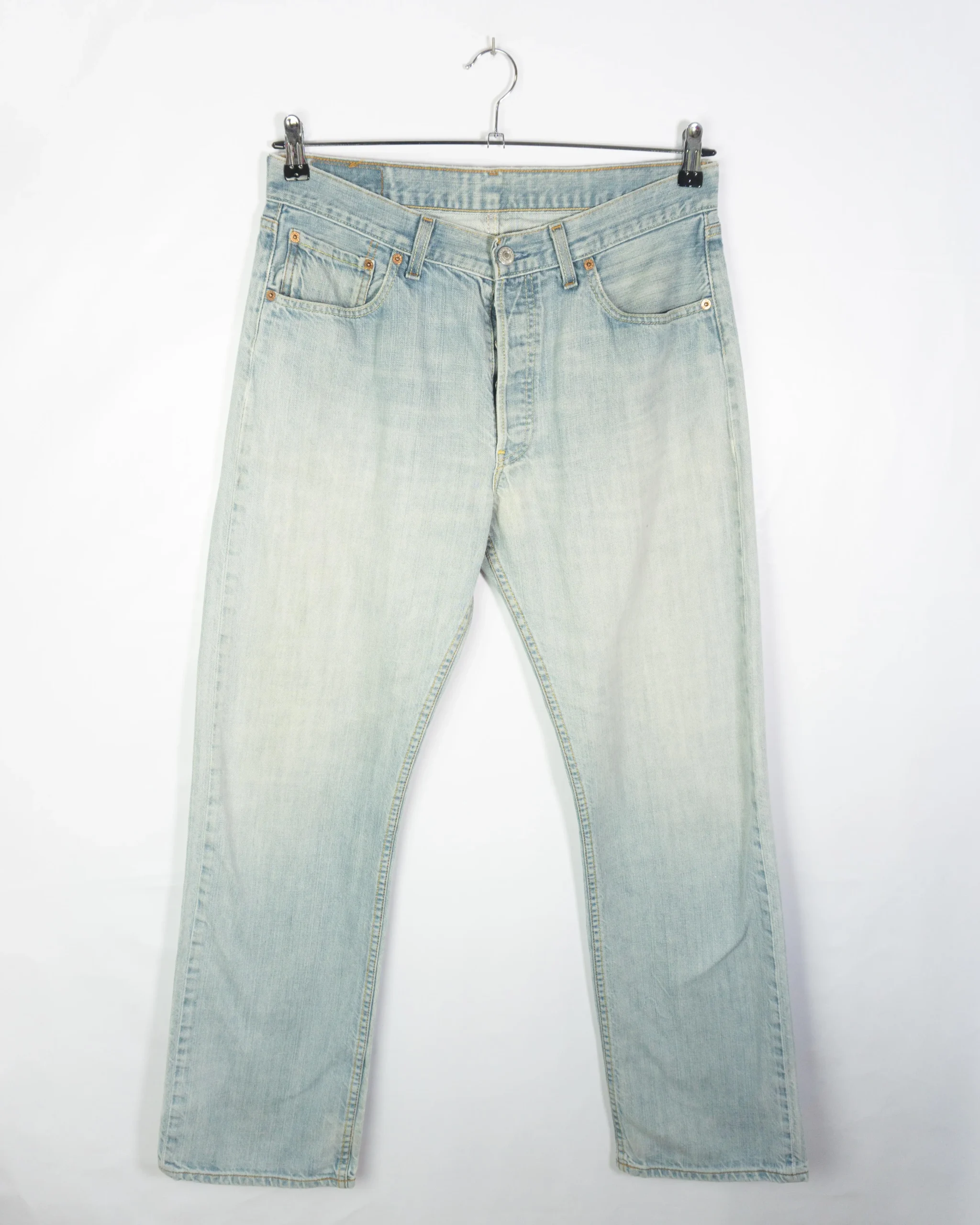 Pantalón vaquero Levis 501 azul claro W34 - Lacaie Vintage Pantalón vaquero Levis 501 azul claro W34 - Imagen 2