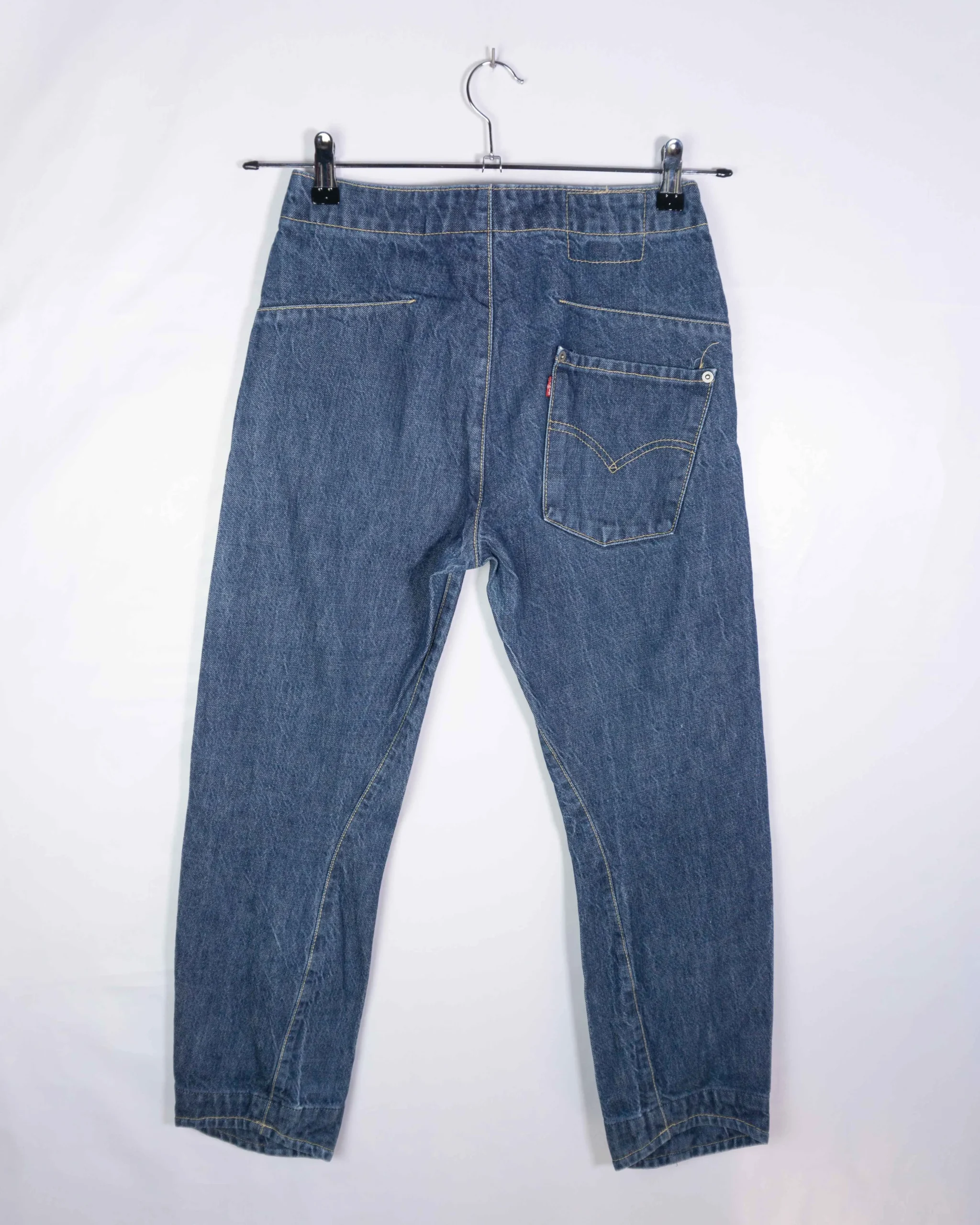 Pantalón vaquero Levis vintage W28 - Lacaie Vintage Pantalón vaquero Levis vintage W28 - Imagen 2