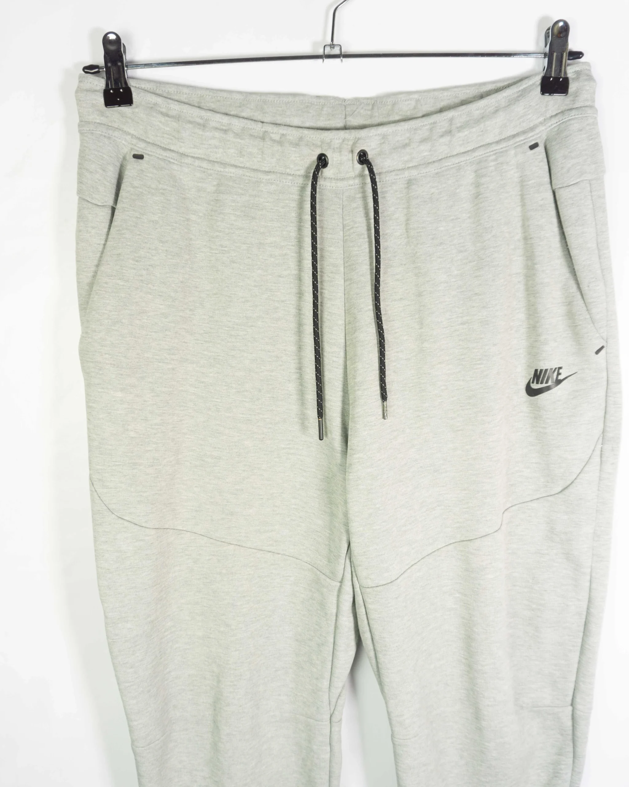 Pantalón deportivo Nike tech gris L - Lacaie Vintage Pantalón deportivo Nike tech gris L - Imagen 2