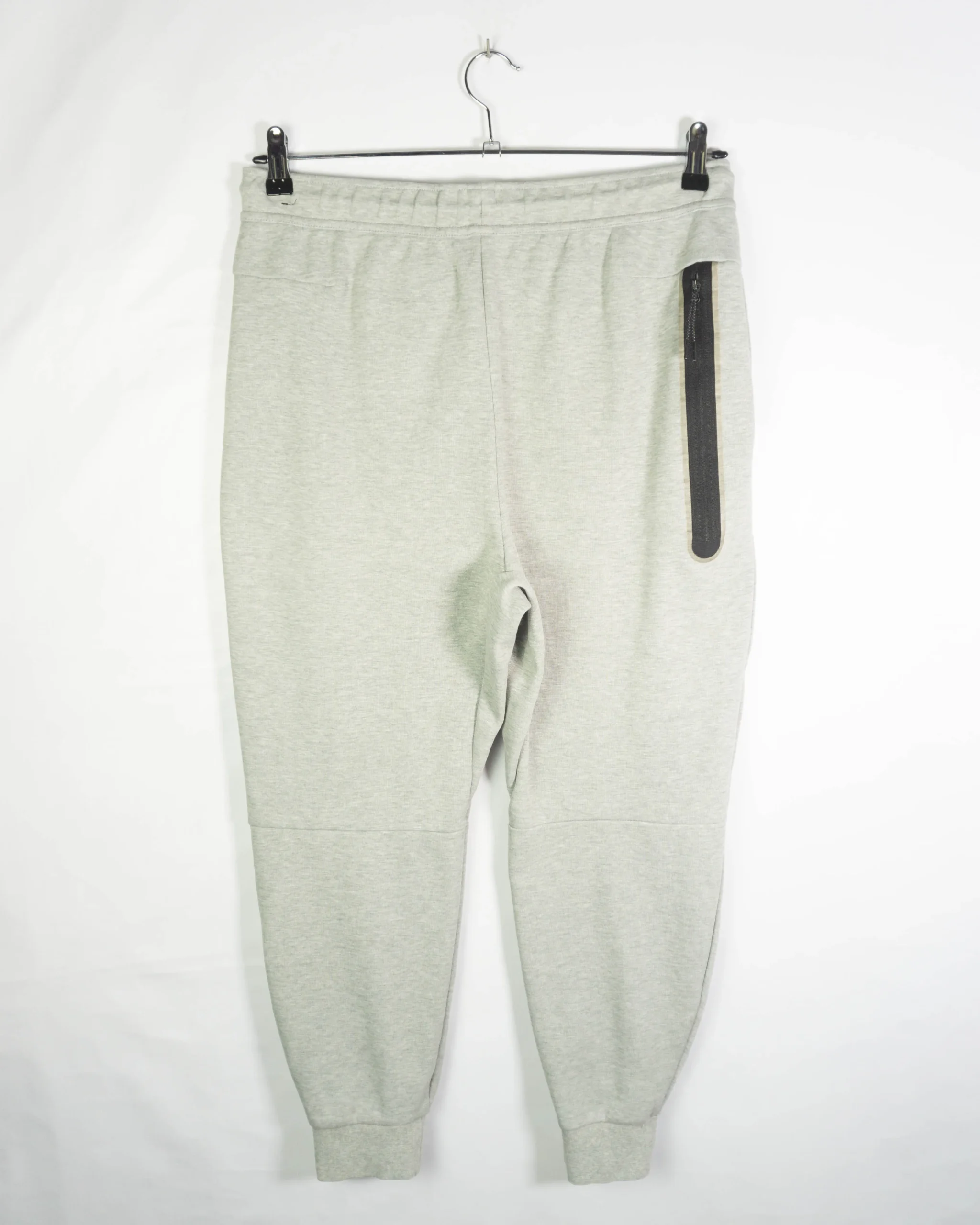 Pantalón deportivo Nike tech gris L - Lacaie Vintage Pantalón deportivo Nike tech gris L - Imagen 3