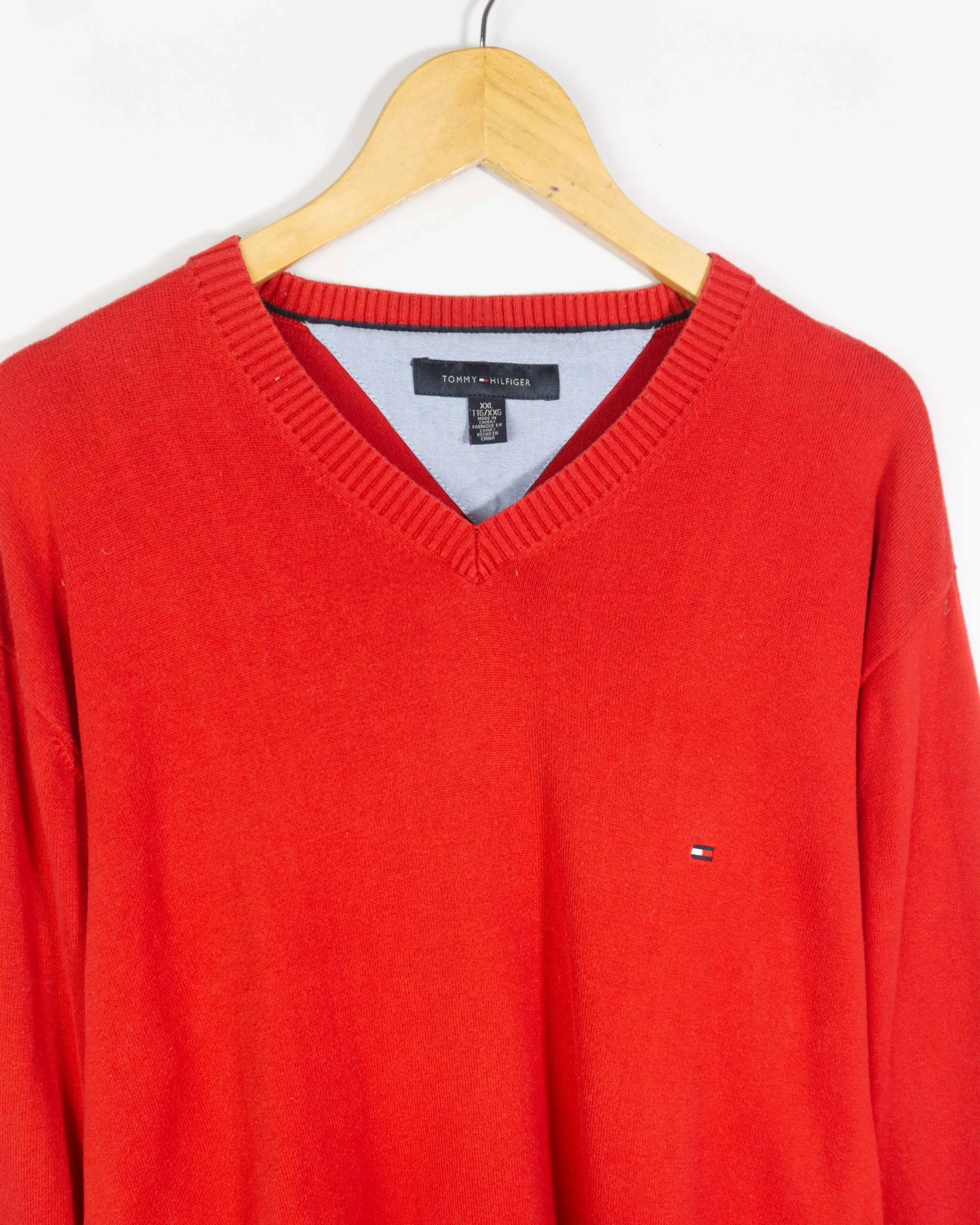 Jersey cuello pico Tommy Hilfiger rojo 2XL - Lacaie Vintage Jersey cuello pico Tommy Hilfiger rojo 2XL - Imagen 2
